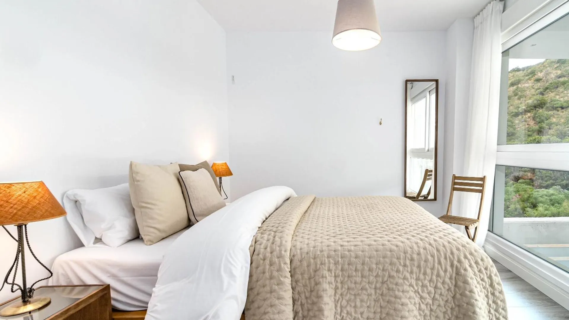 Modern 3 Bedroom Retreat In Benahavís ספרד