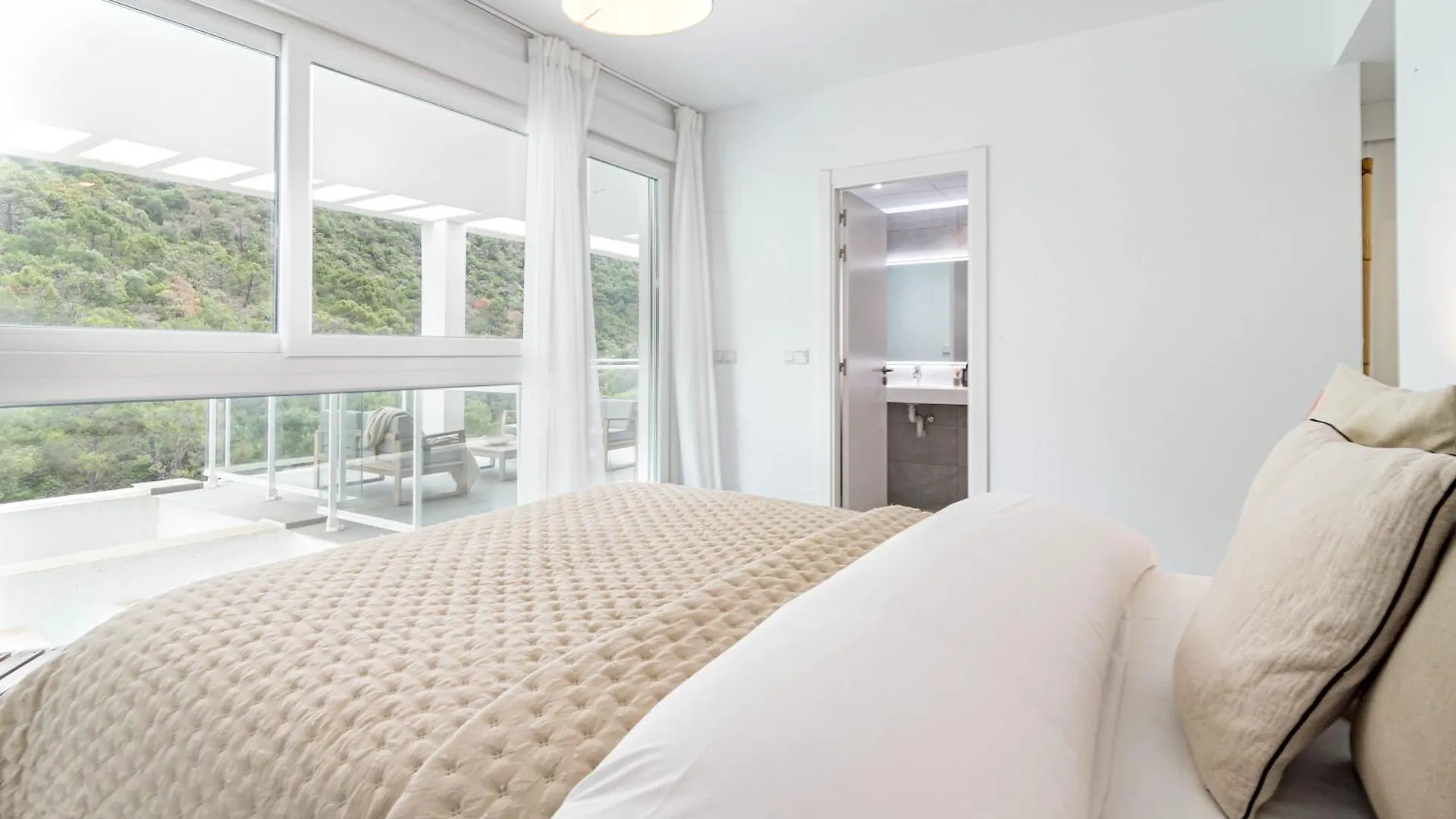 Modern 3 Bedroom Retreat In Benahavís