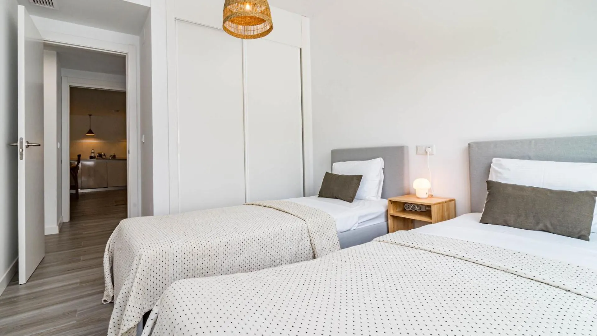 Modern 3 Bedroom Retreat In Benahavís ספרד