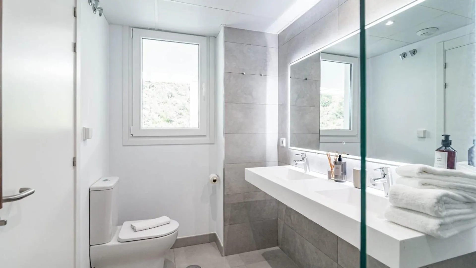 Modern 3 Bedroom Retreat In Benahavís