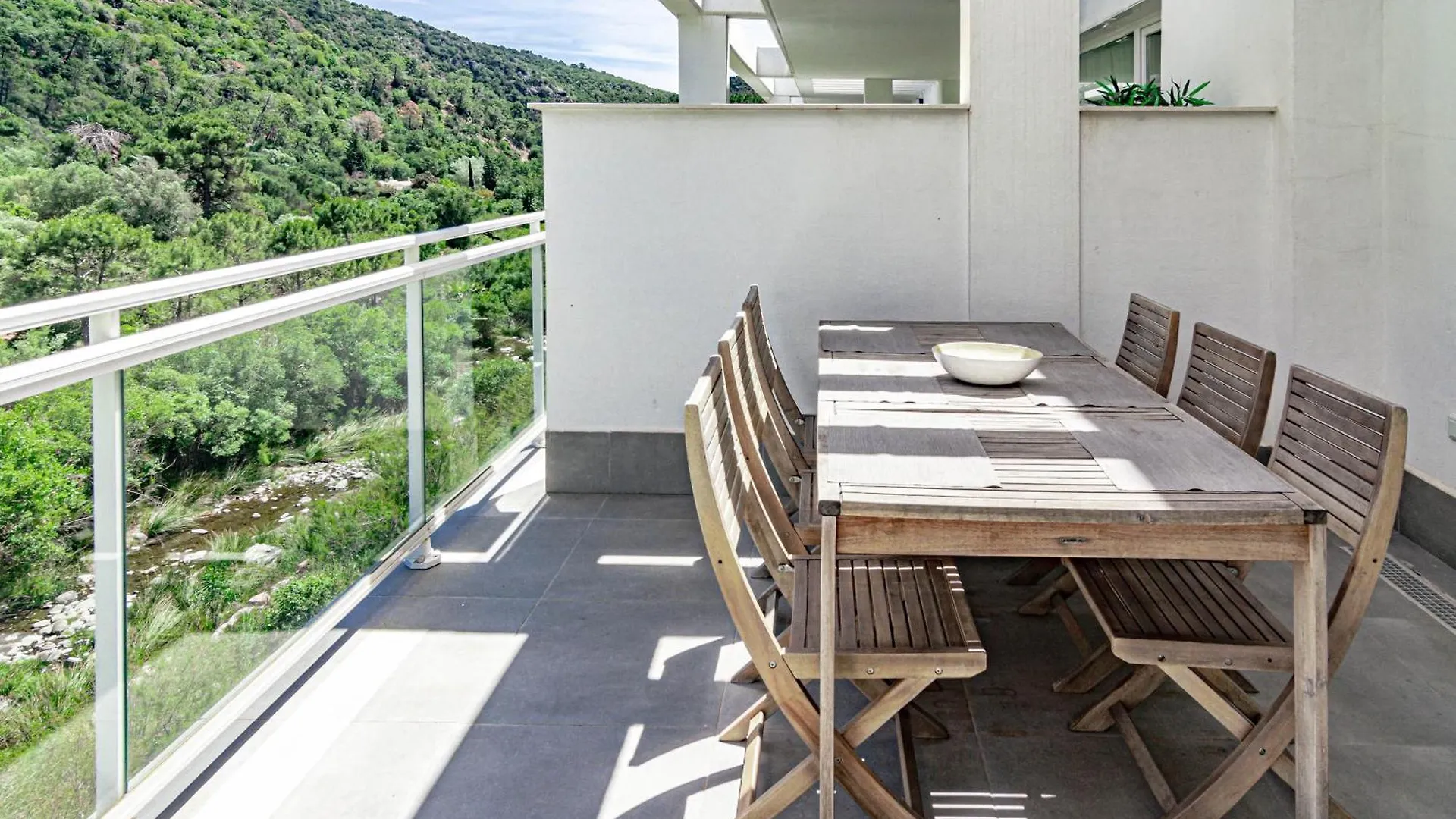 דירה Modern 3 Bedroom Retreat In Benahavís ספרד
