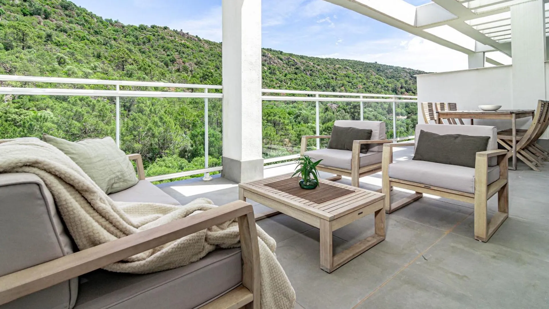 Modern 3 Bedroom Retreat In Benahavís